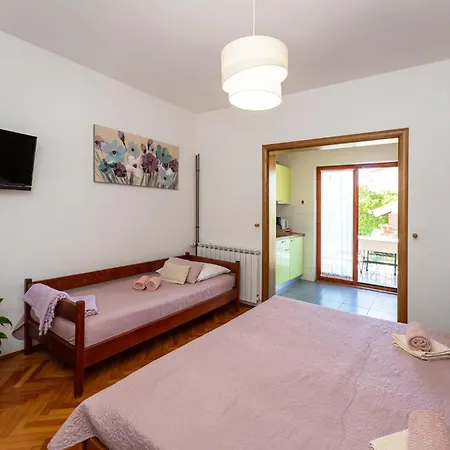 Apartment And Adriana