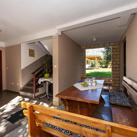 Apartment And Adriana