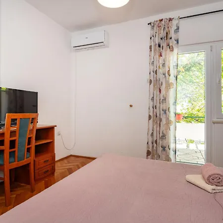 Apartment And Adriana