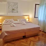 Appartement And Adriana *