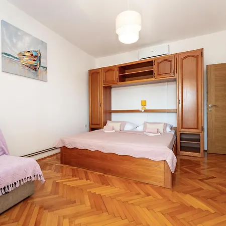 And Adriana Apartment Starigrad Paklenica