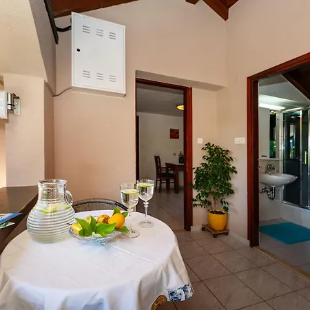 And Adriana Apartment